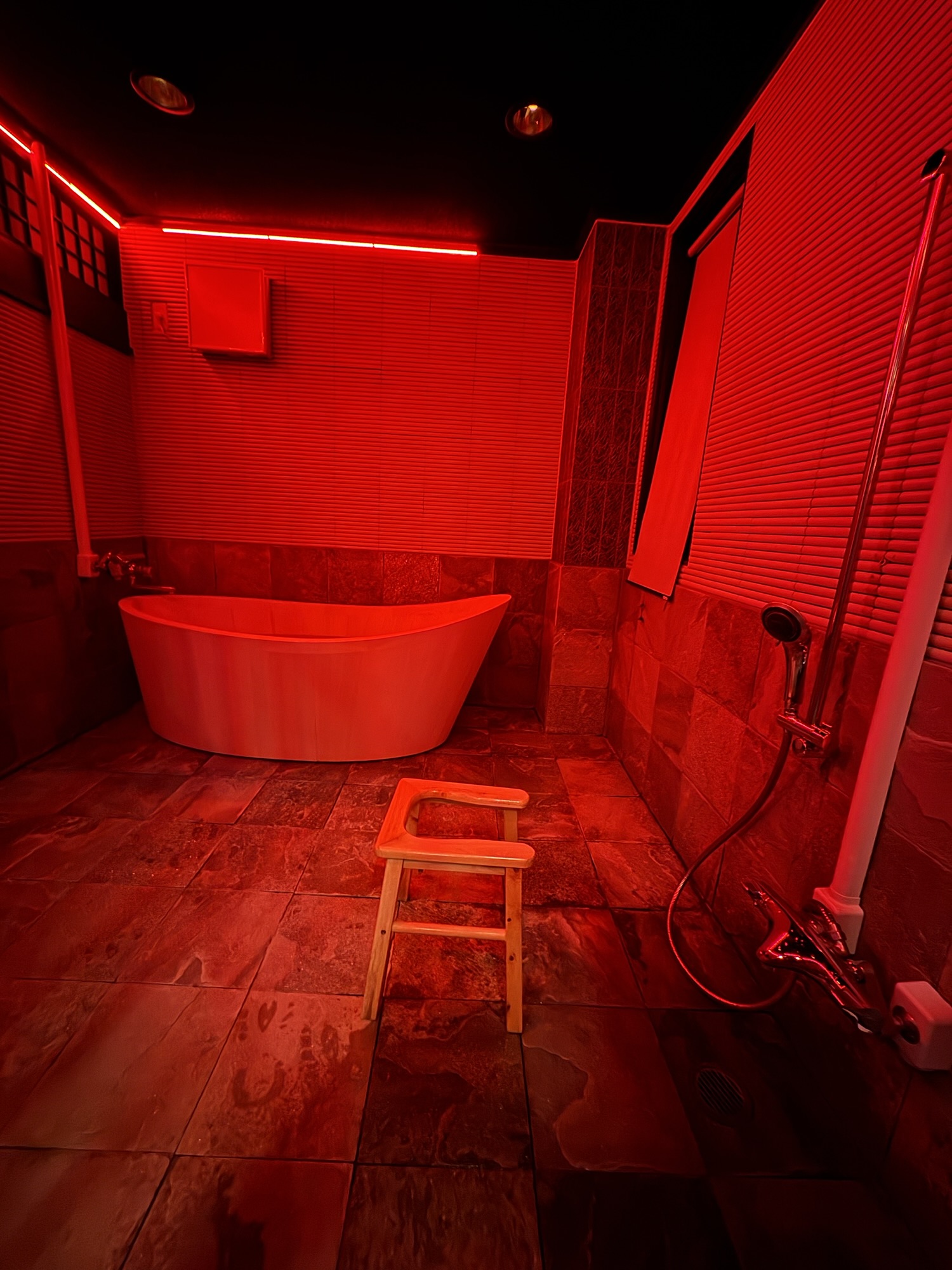 神アイテム持参ＯＫ♡白エナメル手袋×ニーハイでM性感プレイ